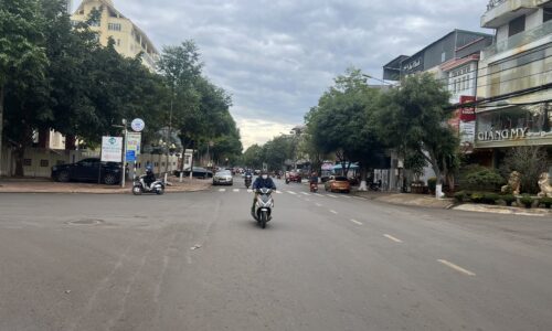 BÁN NHÀ 3 LẦU MT LÝ THÁI TỔ GẦN LÀNG CÀ PHÊ TRUNG NGUYÊN