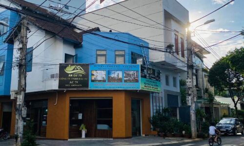 CHO THUÊ NHÀ GÓC 2 MT CHẾ LAN VIÊN VÀ YUT NIE 10M X 20M