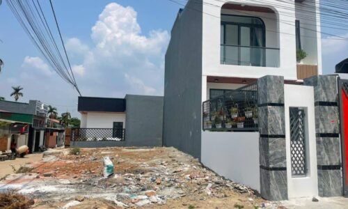 HẠ GIÁ 100 TRIỆU BÁN GÓC 2 MT HẺM 200 Y WANG
