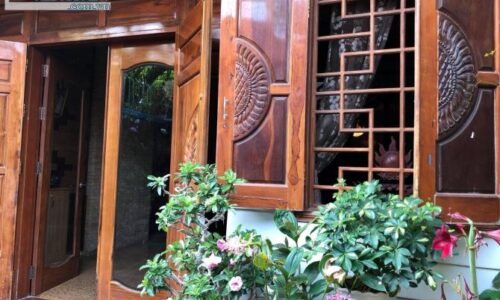 BÁN NHÀ ĐẸP FULL GỖ  HẺM 320 RỘNG  8M TRẦN PHÚ