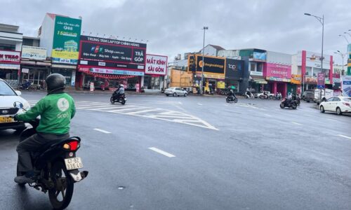 CẦN BÁN NHANH DÃY TRỌ 12 PHÒNG ĐƯỜNG PHÙNG HƯNG SÁT VÁCH CHỢ EATAM