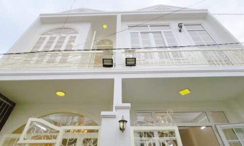 CHỈ 2 TỶ NHẬN NGAY CĂN NHÀ 1 MÊ XINH ĐẸP HẺM LÊ DUẪN